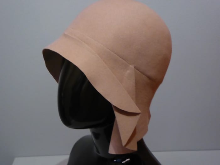Cloche by Miss Fox 1928-29. Image by Frances Spiegel 2019 with permission from V&A Museum. All rights reserved.