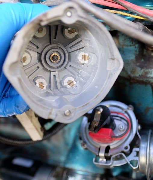 Carefully check the distributor cap's central and outer terminals and the rotor's tip.