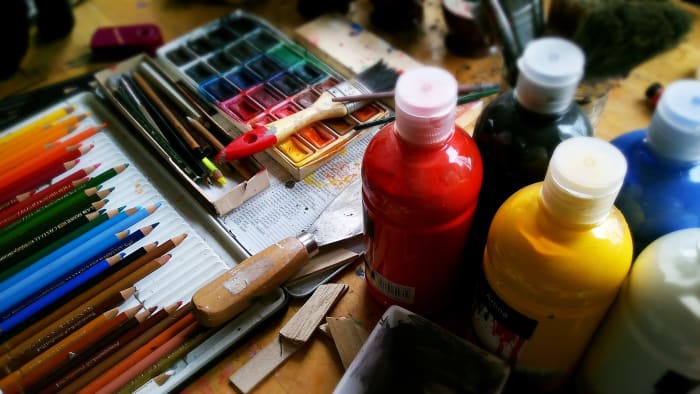 Finding your supplies organized and available saves a lot of time and allows you to get straight to work on your project, without losing the inspiration.