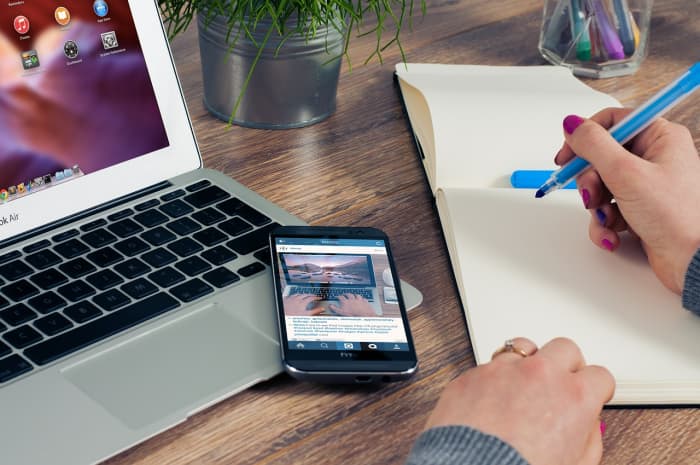 One of the best ways to send a clear email message in response to a job ad is to jot down the main points you want to make before you even begin typing.