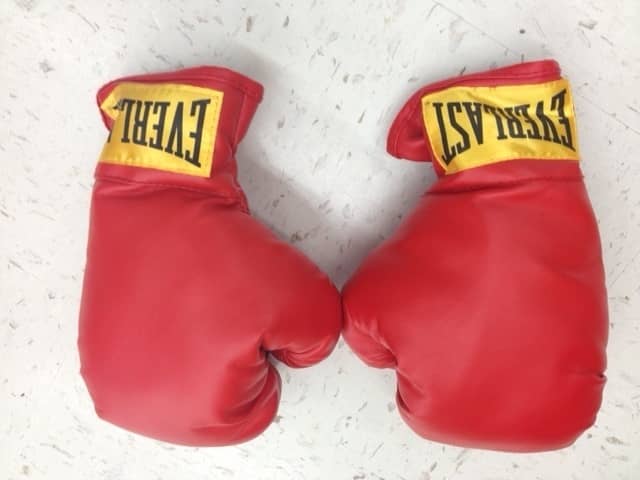Employees who fight at work bring a lot of unwanted drama to the workplace. Here's how to manage these tensions.