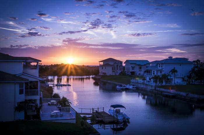 Florida has many beautiful beaches, making it a great place to live.
