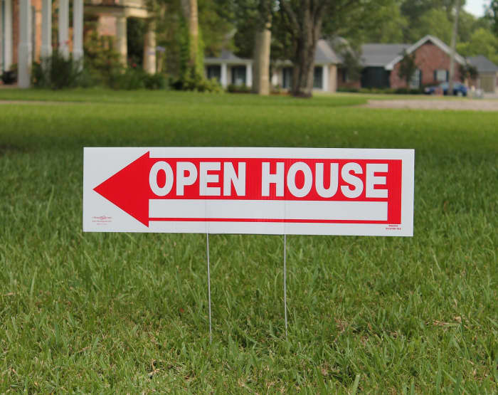 Online estate agents often suggest organising an open house, which gets as many potential buyers as possible through your doors during a few hours on a weekend day.