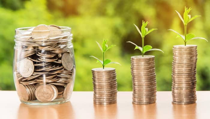the salary range should be broad enough so that those with good performance can receive adequate and timely rewards. Most companies have 1 or 2 yearly salary reviews.