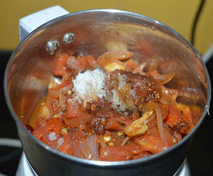 Step three: Turn off the heat and transfer the mixture to a mixer jar. Allow it to cool down.