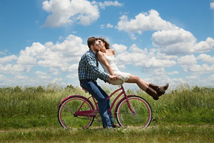 There is an obsessive element to falling in love. You focus on the object of your affections and filter out everything else as unimportant, especially at the start of the relationship.