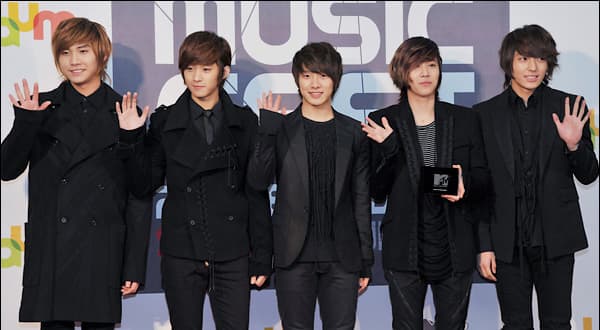 The members of F.T. Island.