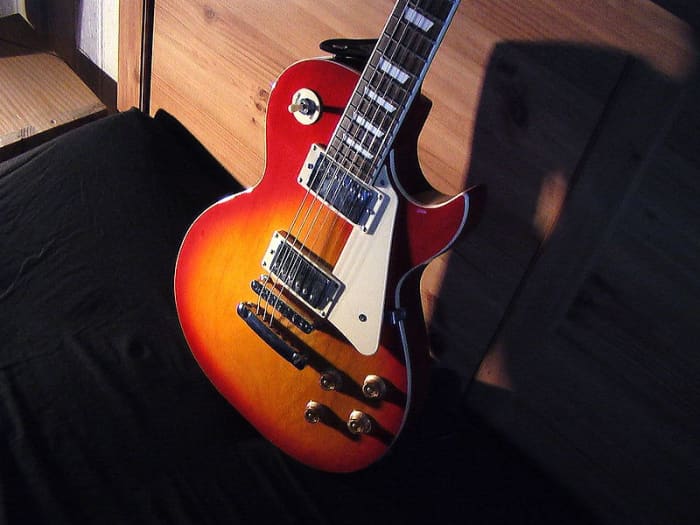 What is the difference between the Gibson Les Paul and the Fender Stratocaster, and is one better than the other?