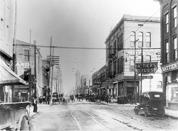 A 1906 Pee Wee's Saloon is shown in the middle of this photo. Pee Wee's is where W. C. Handy penned his first blues song, "Mr. Crump Blues", which became famous as "The Memphis Blues".