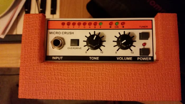 The sound of the Micro Crush can be shaped using the tone and volume dials, as well as the overdrive button.