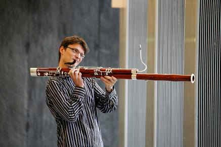 Marc Trenel, winner of the Sigi Muller bassoon prize, keeps it relaxed. And they wonder why bassoon gets stereotyped as "the clown of the orchestra."
