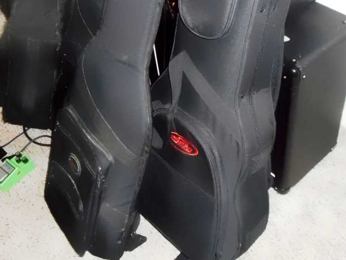 Gig Bag Vs Hard Case For Guitar Which Is Better Spinditty