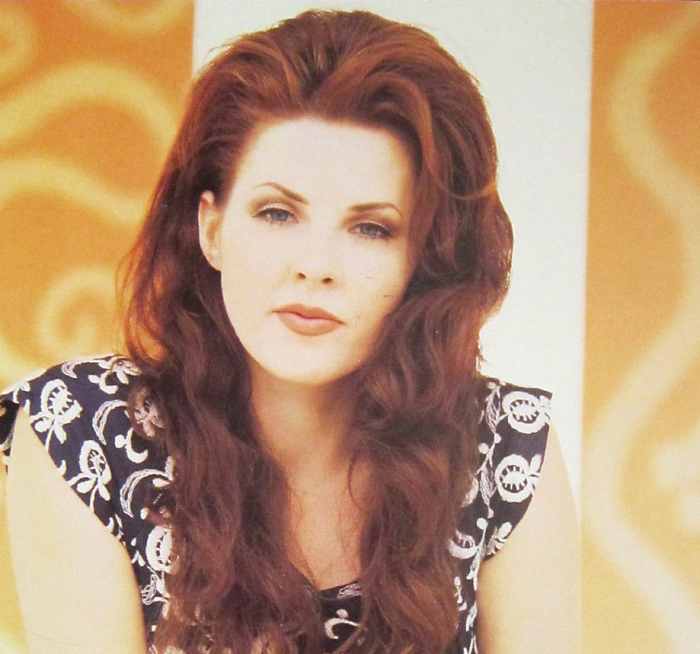 Ten Almost Female Country Music Singers Spinditty