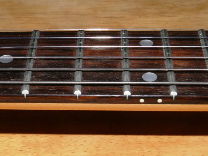 Maple vs Rosewood Fretboard: What's the Difference and ...