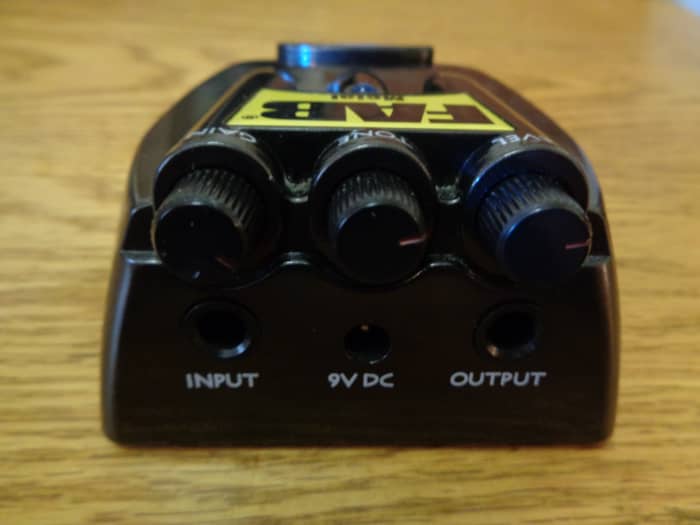 Although a cord was not provided with my Fab, the pedal does have a power jack for a wall plug outlet in if you want to save on batteries, which is a great option if yours gets a lot of use.