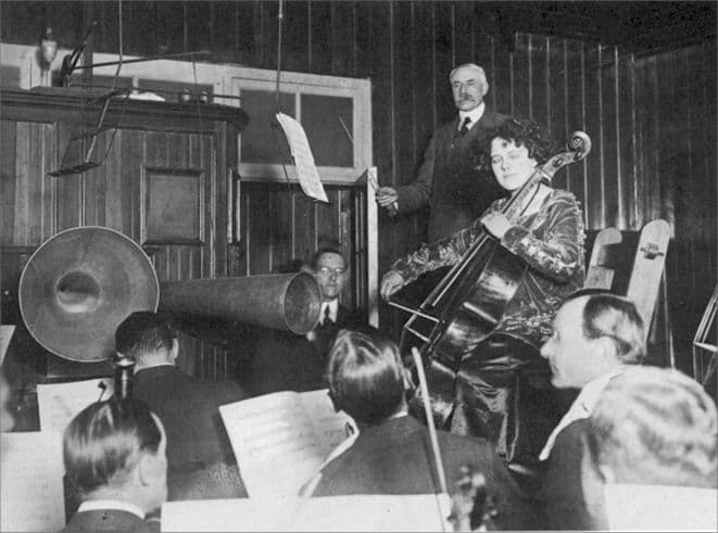 Beatrice Harrison recording the Elgar Cello Concerto with the composer conducting