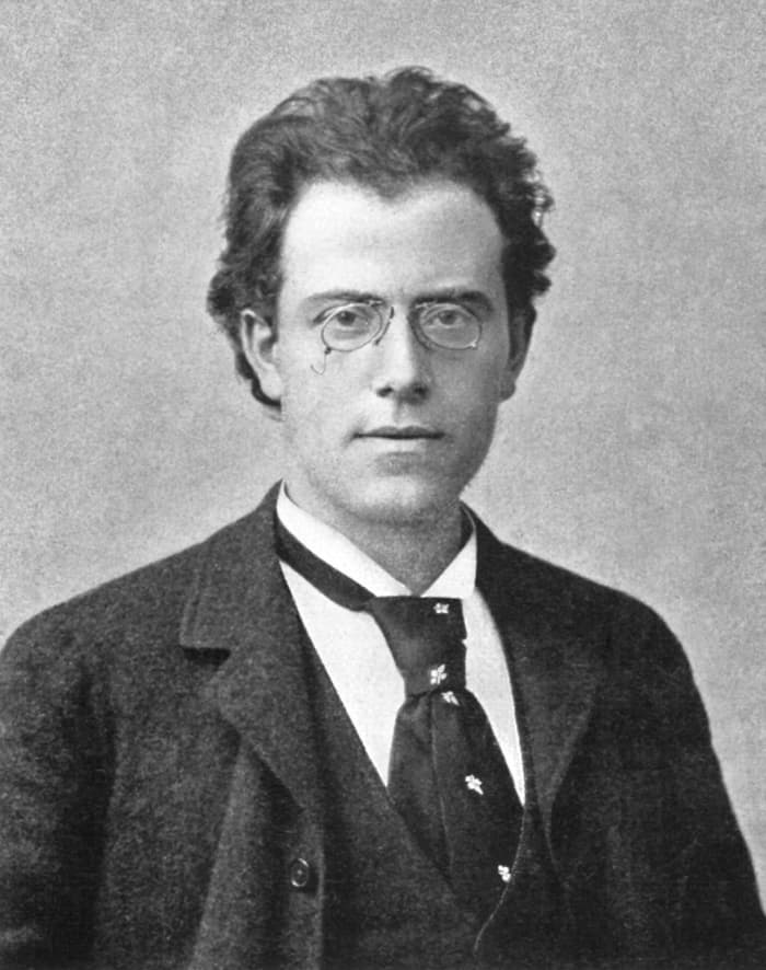 Photograph of Mahler in 1900.