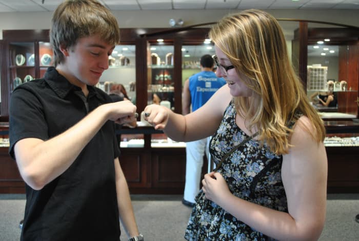 Fist bumps are awesome. And yet some so-called "dating experts" are against their deployment in dating scenarios! GASP!