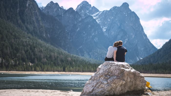Taking a trip to a scenic location is a great way to impress your husband and show him how much you love him.