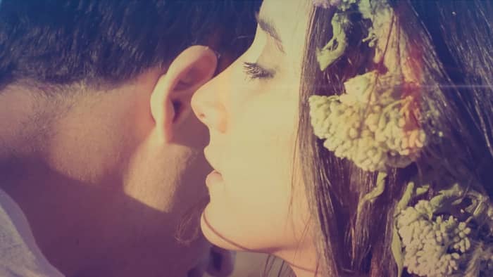 The best way to deal with your guy's dropping confidence level when you are out and about is to give him image-boosting compliments that will directly get to the root of his nervousness.