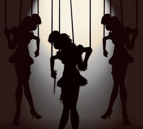 ishestringingyoualong