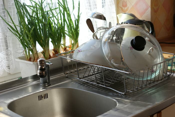 Happy couples don't let the little things pile up. Arguing about who should do the dishes is not a fight worth having. That's one of the secrets of happy couples.