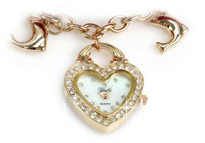 Jewelry is a popular and timeless gift. A woman turning 40 can still always add new jewelry pieces to her wardrobe.