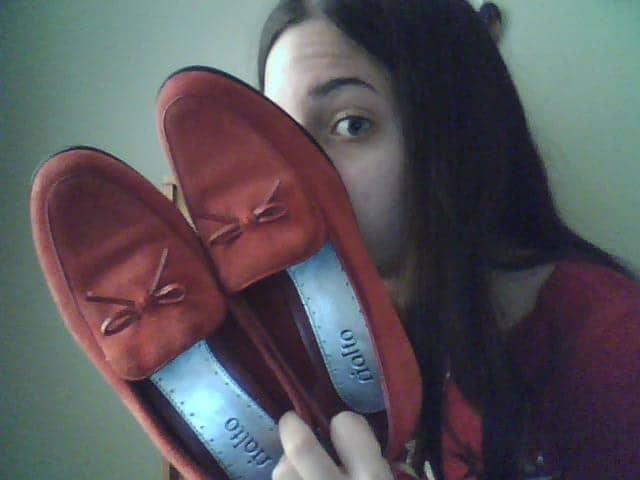 I found this pair of shoes at odds and ends shop in town, in near-new condition, for extremely cheap.