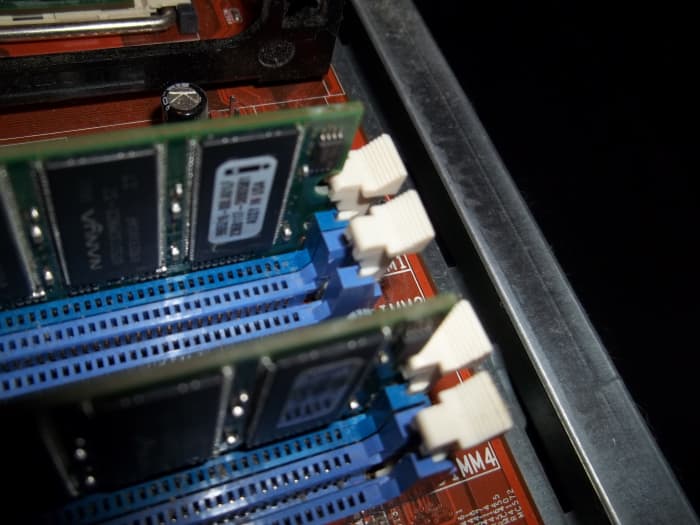 The levers for the memory slot are white in this example.