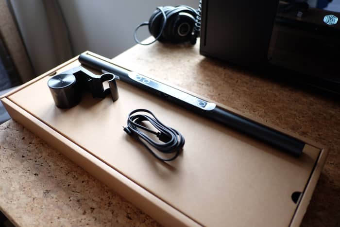 There are just three components to the lamp: a USB cable for power, the counterbalance clip, and the ScreenBar itself.