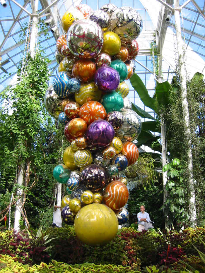 Chihuly Glass Sculptures at the Bronx Botanical Garden - FeltMagnet