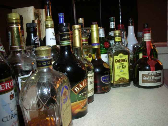 How to Turn Bottles Into Drinking Glasses