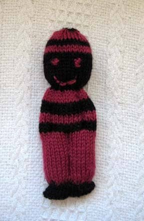 A 2-colour Duduza or Comfort doll. It can also be made with leftover wool of different colours.