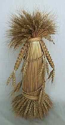 The Ivy Girl of Kent is a traditional straw piece that depicts the primitive image of the earth goddess in Britain.