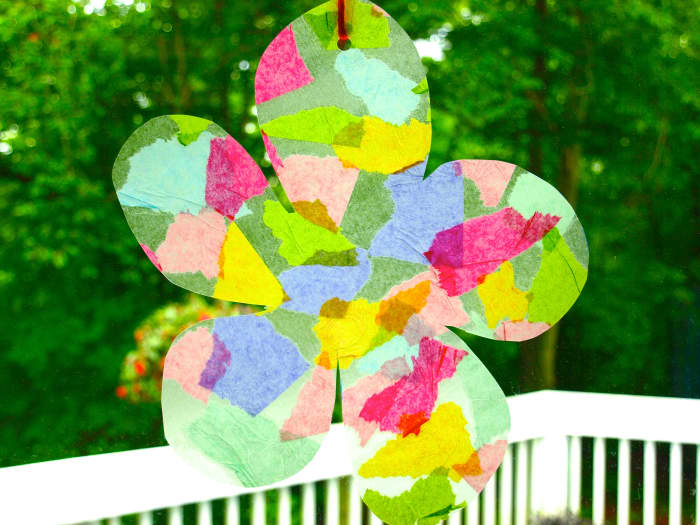 Use the supplies and instructions below to create a borderless suncatcher with your child.