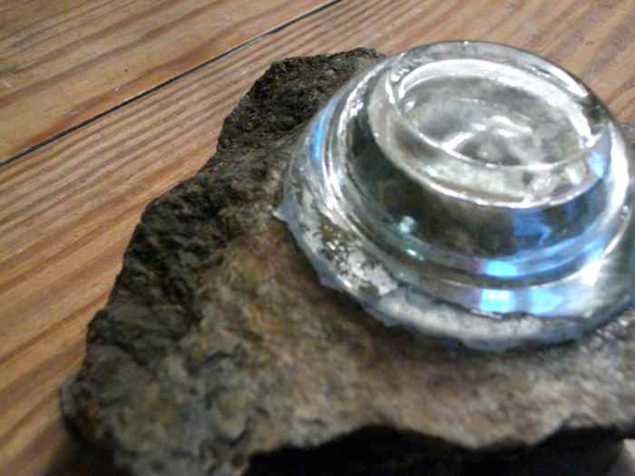 How to Make an Oil Lamp From a Rock
