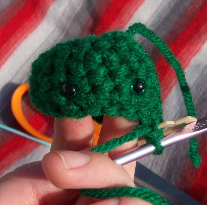 how-to-crochet-a-turtle-keychain-feltmagnet