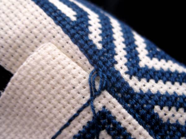 A demonstration of letting the stitches hang loosely (not pulling them tight) until after 3 stitches have been done. This helps you to be able to pick up backstitches easily and also in navigation of the Aida squares.