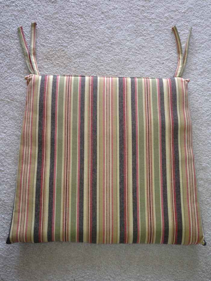 How to Sew a Cushion Cover With Ties