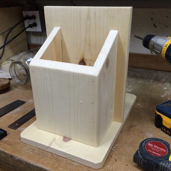 DIY Bird Feeder Plans: A Country Store Platform Bird Feeder - HubPages