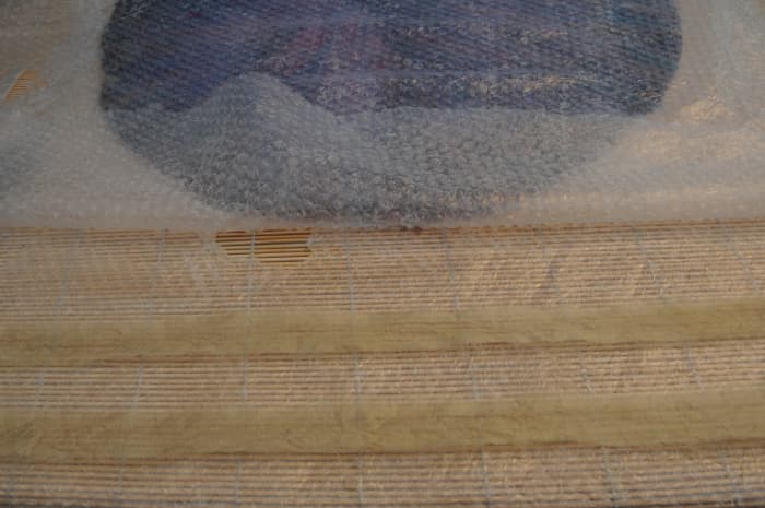 Cut Two Strips of Silk to Create the Two Jacket Ties: Place the 2 strips on a piece of bubble wrap on the blind