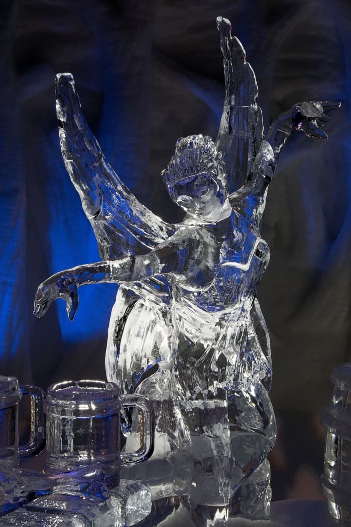 Ice sculptures require speed when working because of the cold temperatures. The life length depends on the temperature of the environment.