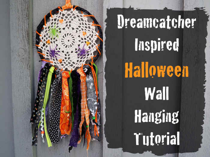 Looking for an easy craft to do for Halloween? Here's the one, a dreamcatcher inspired wall hanging.