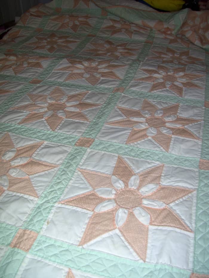 ''Classic Dahlia'' quilt in peach and mint green. Note the pleated petals and applique. (1990's)
