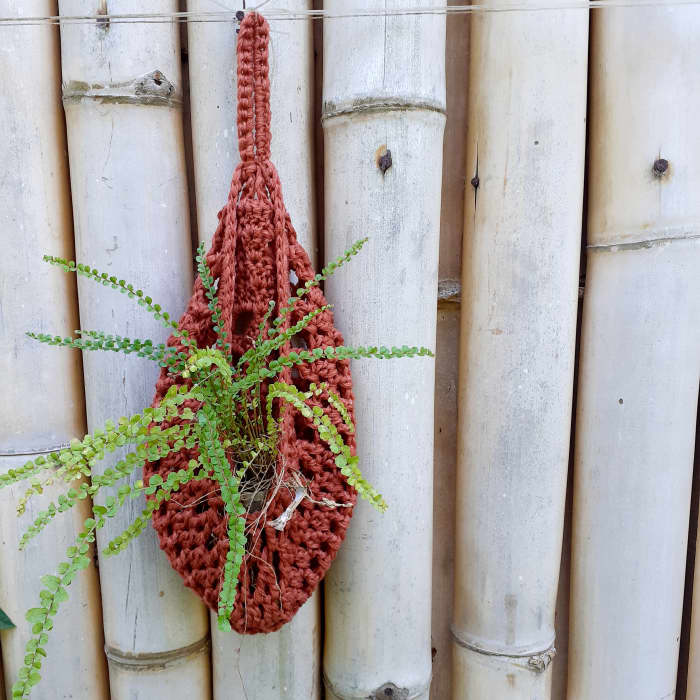 Crochet Teardrop Hanging Basket (Free Pattern)