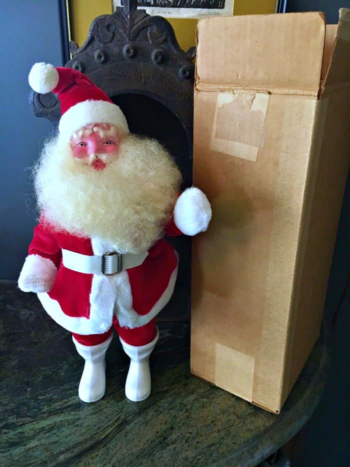 Excellent condition! Harold Gale 14" Santa Claus in red velvet suit. Looks like he's been in his box for 60 years. Velvet Santa Claus with his box .. Mint, Original vintage Harold Gale 14 inch Red Velvet Santa
