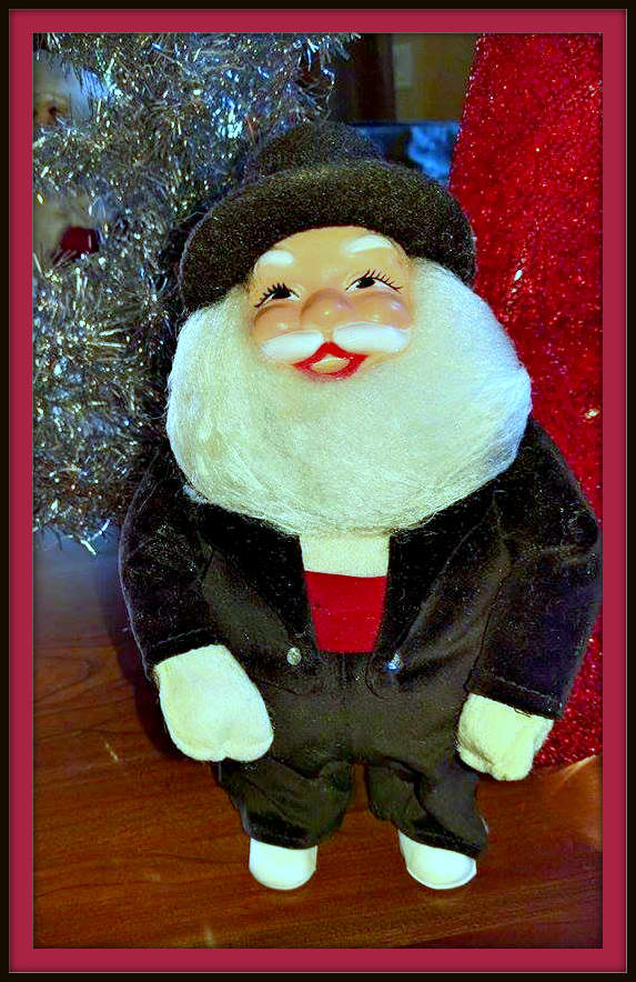 Here is another one of Debbie's amazing Santa's this is a Happy New Year Santa, dress in his tuxedo to cerebrate the ringing in of the new year. He is also a custom made Santa for a department store window display.