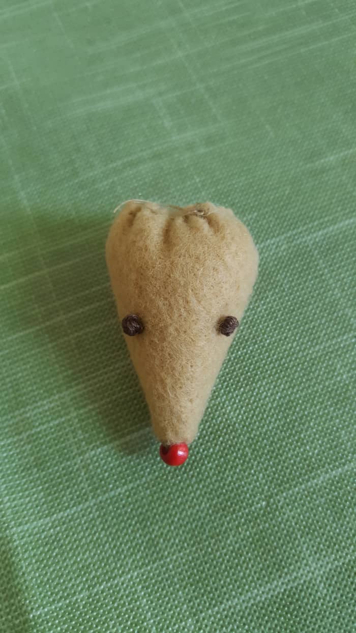 Make the second eye the same way. If you use embroidery floss, seal the eyes with a clear-drying white glue.