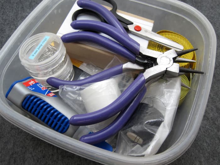 I use a small Tupperware container for my tools, but you can use any sized container that is appropriate for your craft tools.