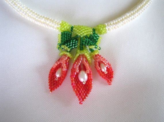 An original cally lily design accents this gorgeous herringbone necklace.